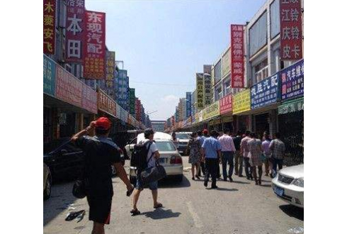 吉林白山城東汽配城